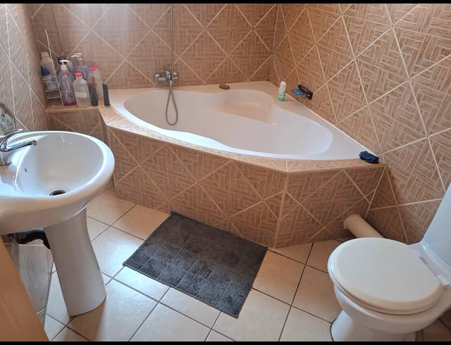 2 BEDROOM SECTIONAL TITLE FOR SALE IN EIKE PARK